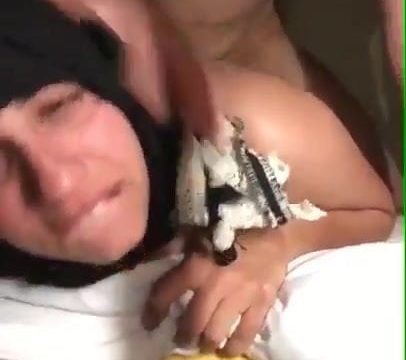 Amatör Türbanlı siki yerken ağladı