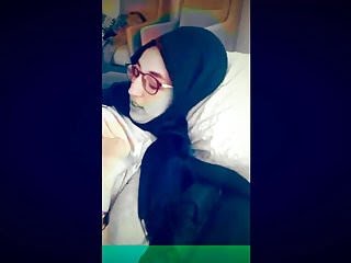 Türbanlının iştahlı sakso pornosu